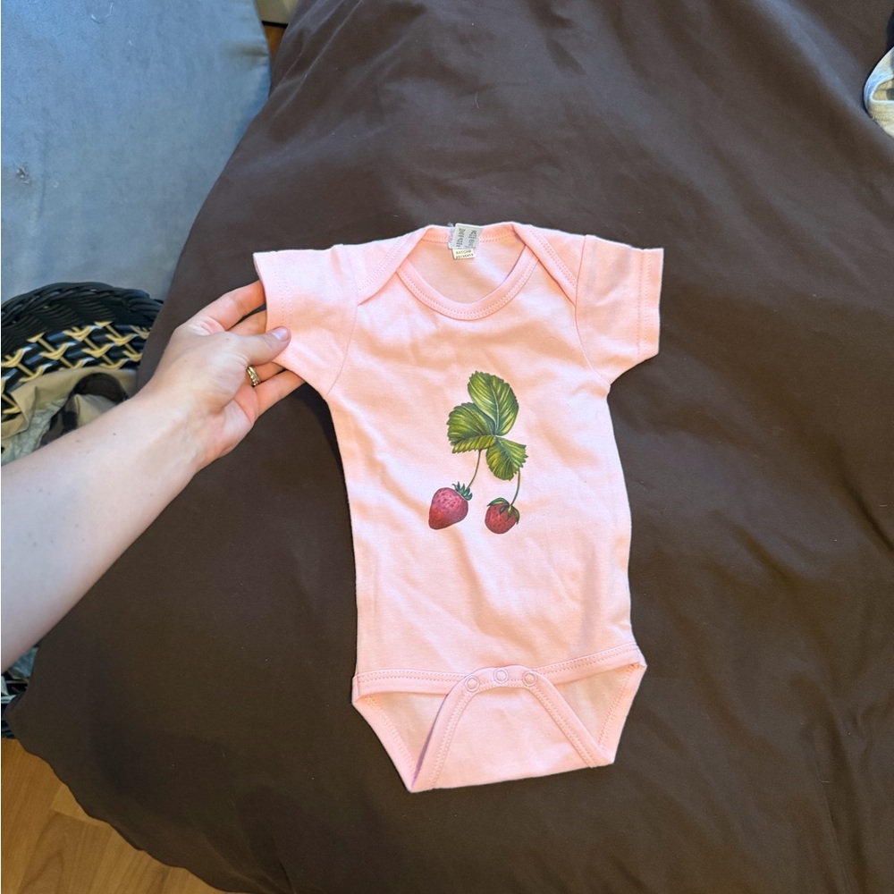 NEWBORN onesie - Picture 6 of 9